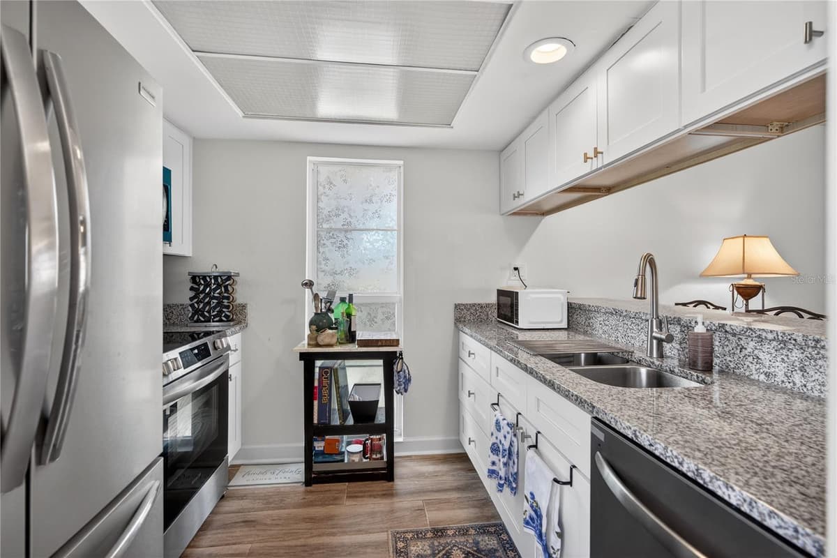 11607 KINGFISHER COURT — photo 11 of 50