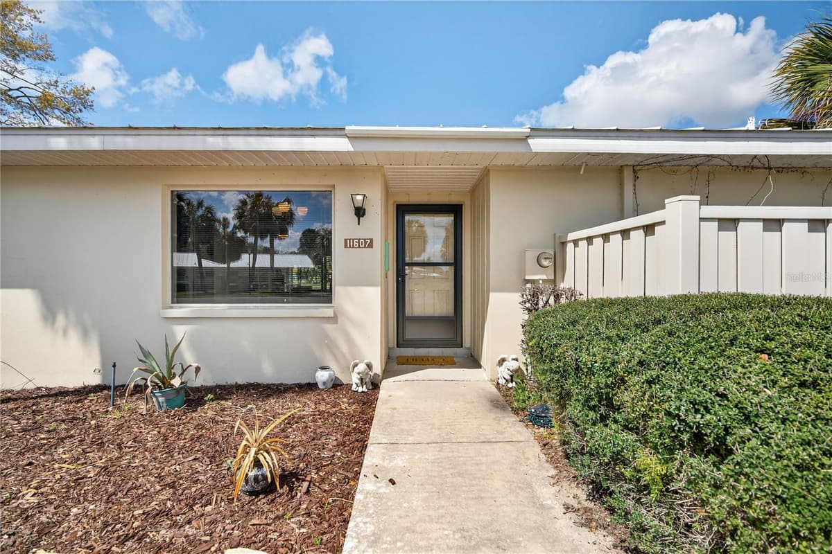 11607 KINGFISHER COURT — photo 4 of 50