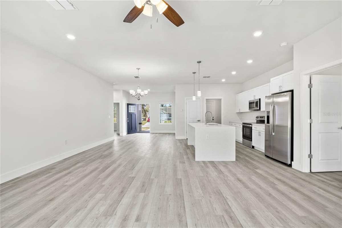 2210 149TH LANE — photo 4 of 24