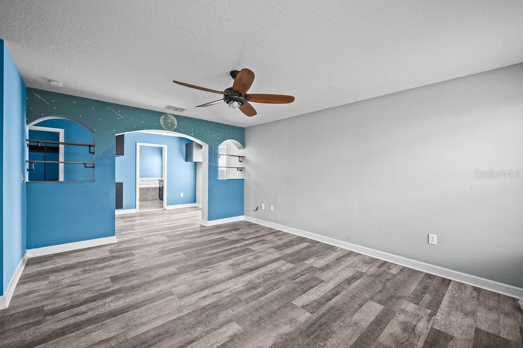 4538 CORTLAND DRIVE — photo 9 of 40