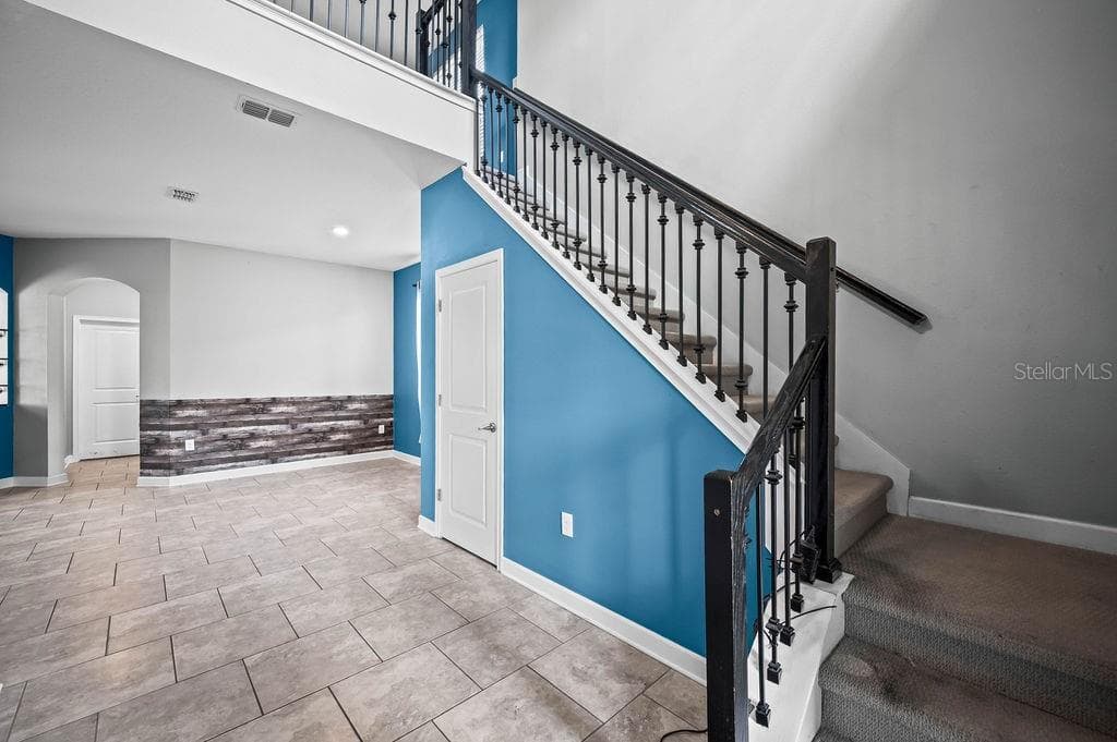 4538 CORTLAND DRIVE — photo 5 of 40