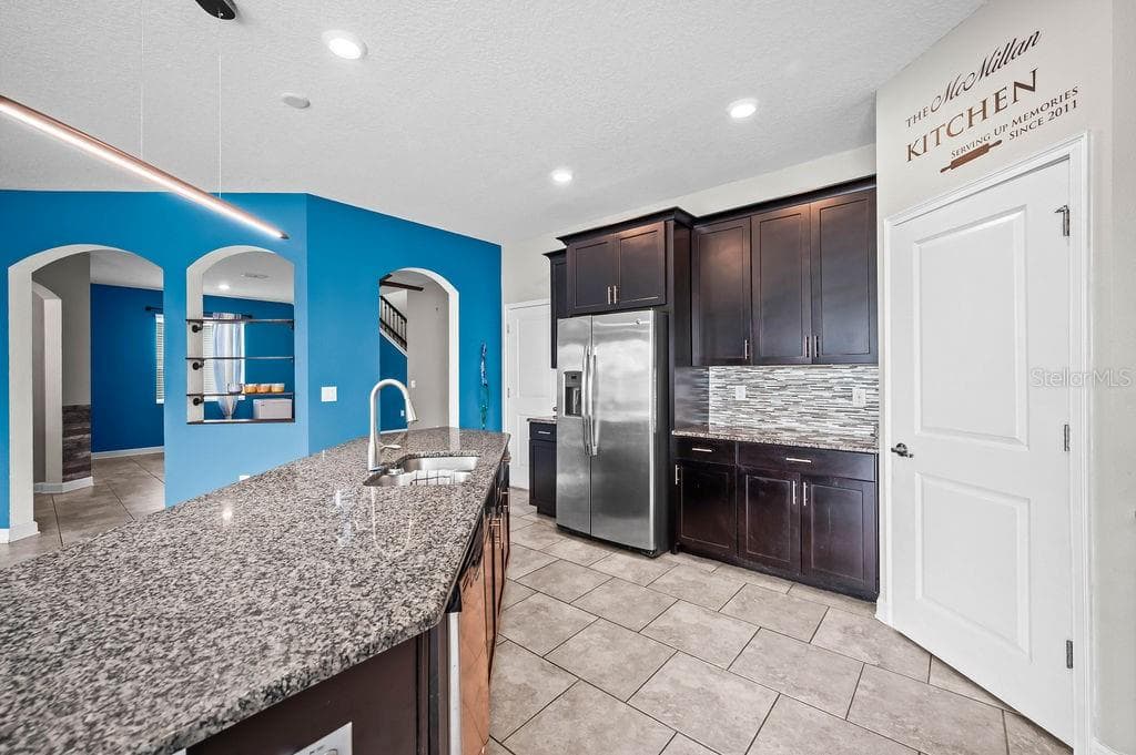 4538 CORTLAND DRIVE — photo 11 of 40