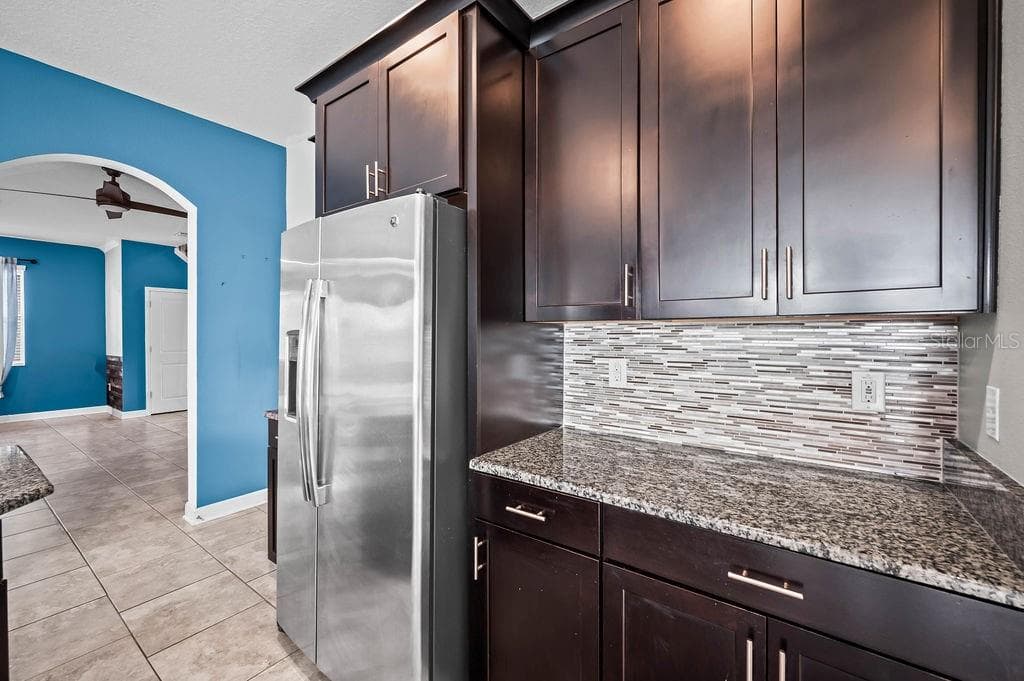 4538 CORTLAND DRIVE — photo 12 of 40