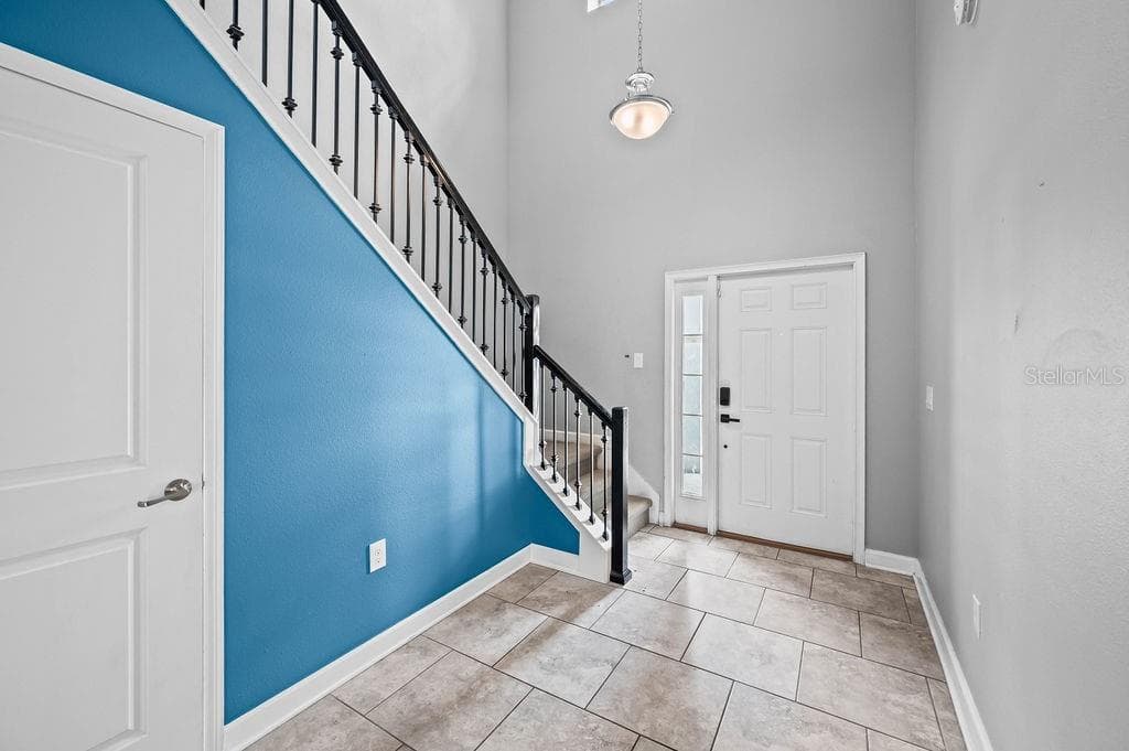 4538 CORTLAND DRIVE — photo 4 of 40