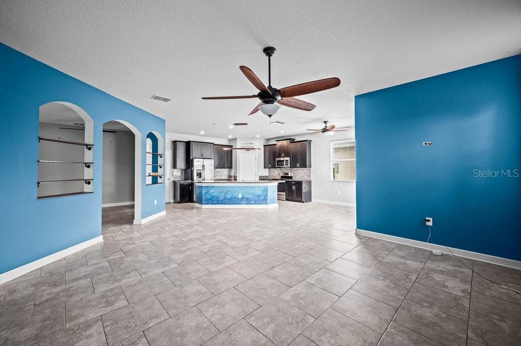 4538 CORTLAND DRIVE — photo 6 of 40