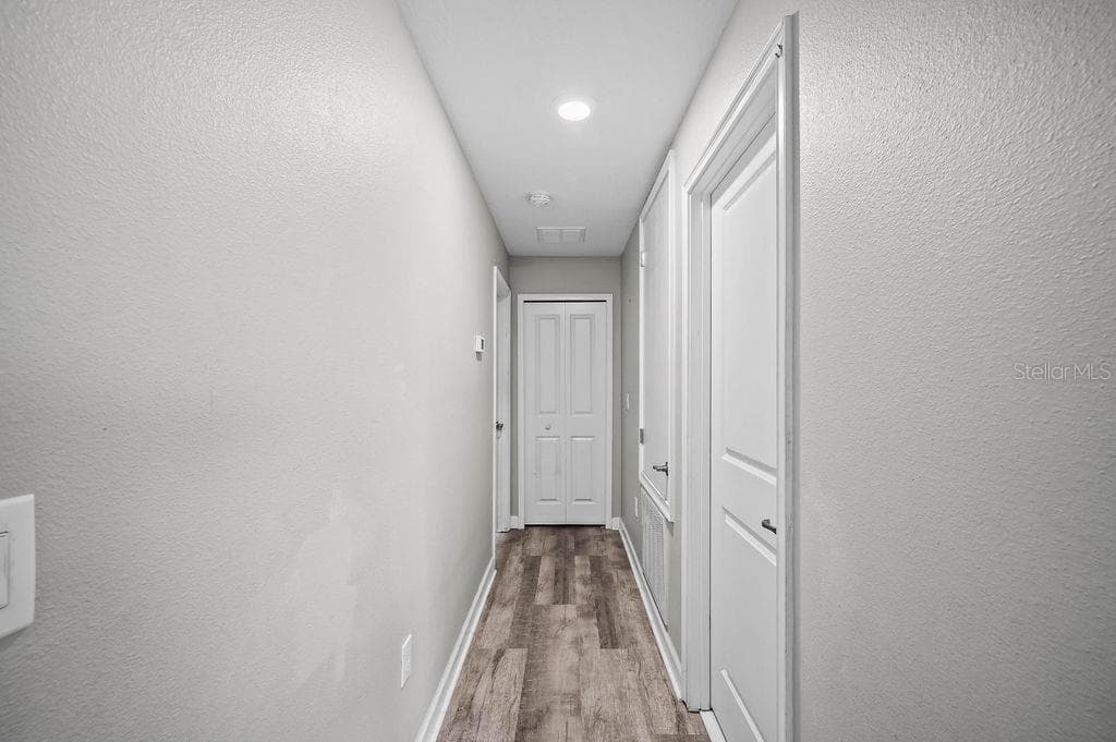 4538 CORTLAND DRIVE — photo 33 of 40