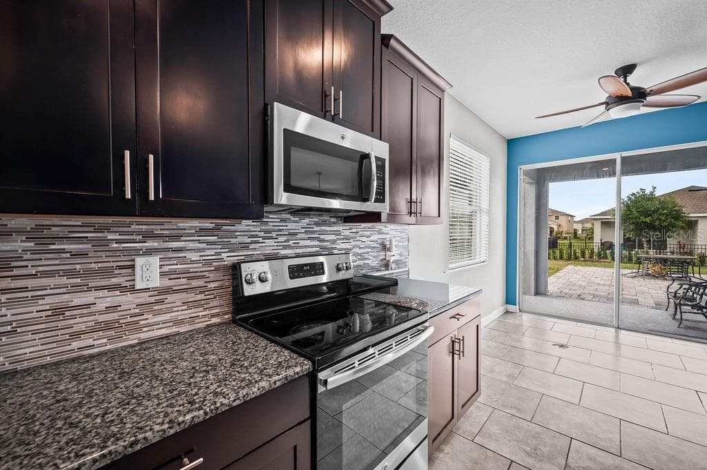 4538 CORTLAND DRIVE — photo 15 of 40