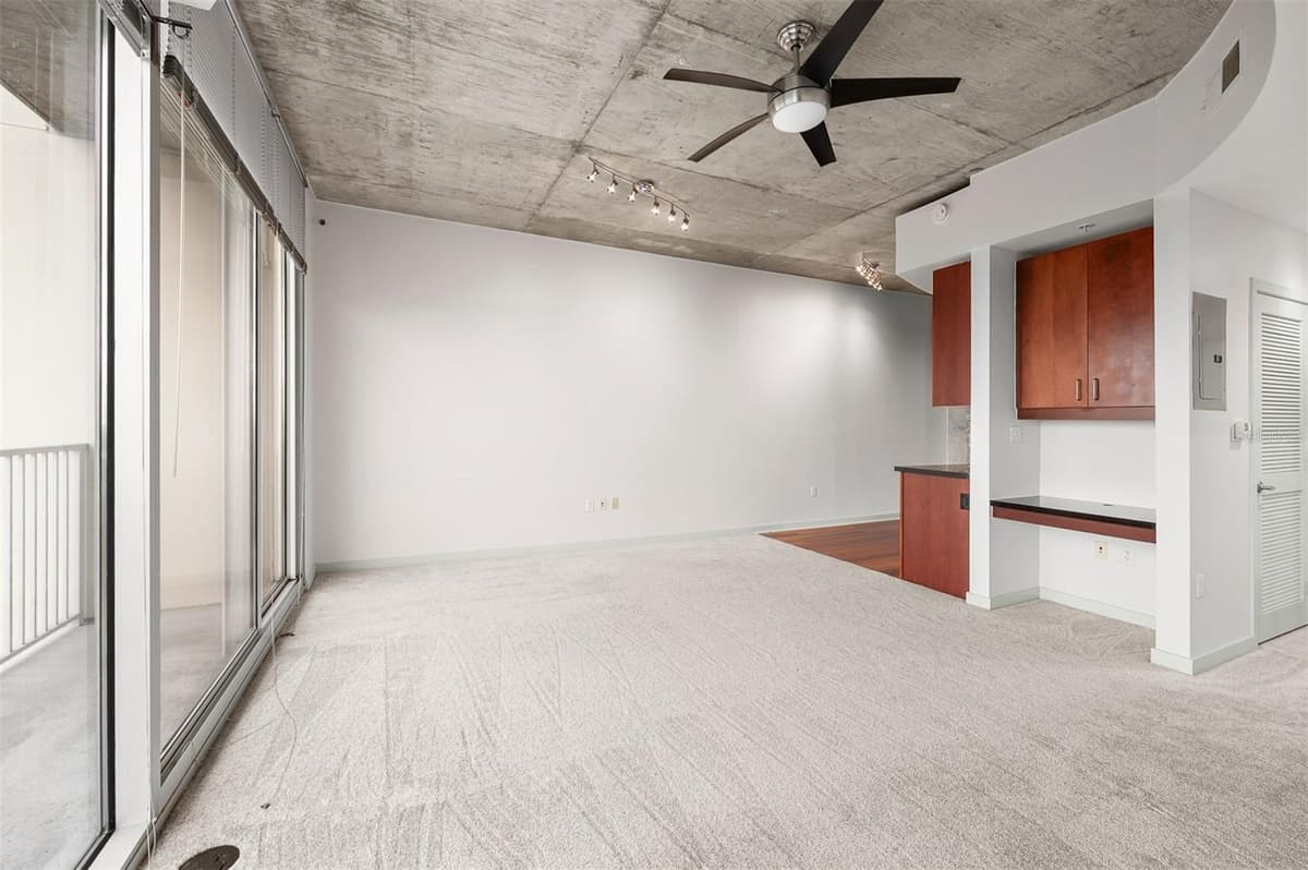 155 COURT AVENUE — photo 13 of 33