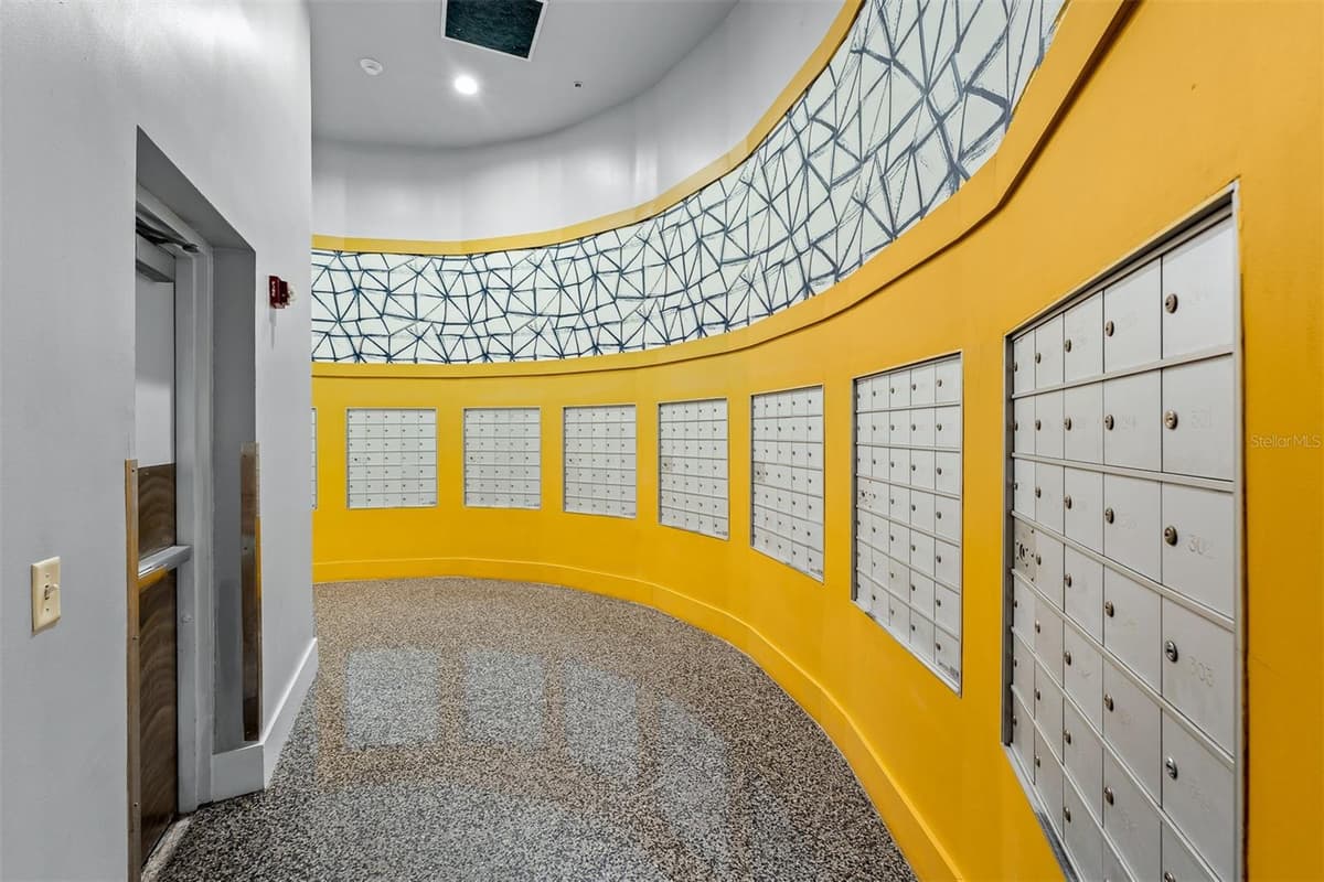 155 COURT AVENUE — photo 7 of 33