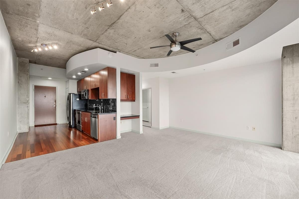 155 COURT AVENUE — photo 11 of 33
