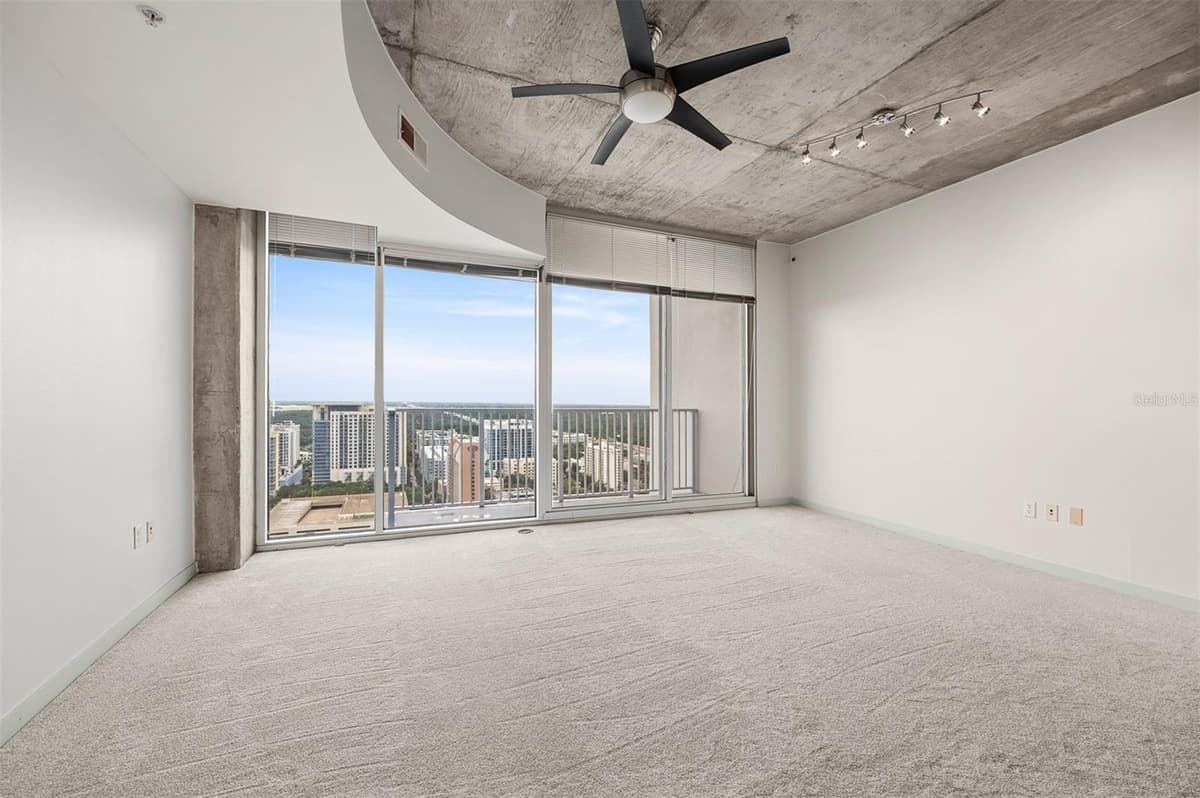 155 COURT AVENUE — photo 14 of 33