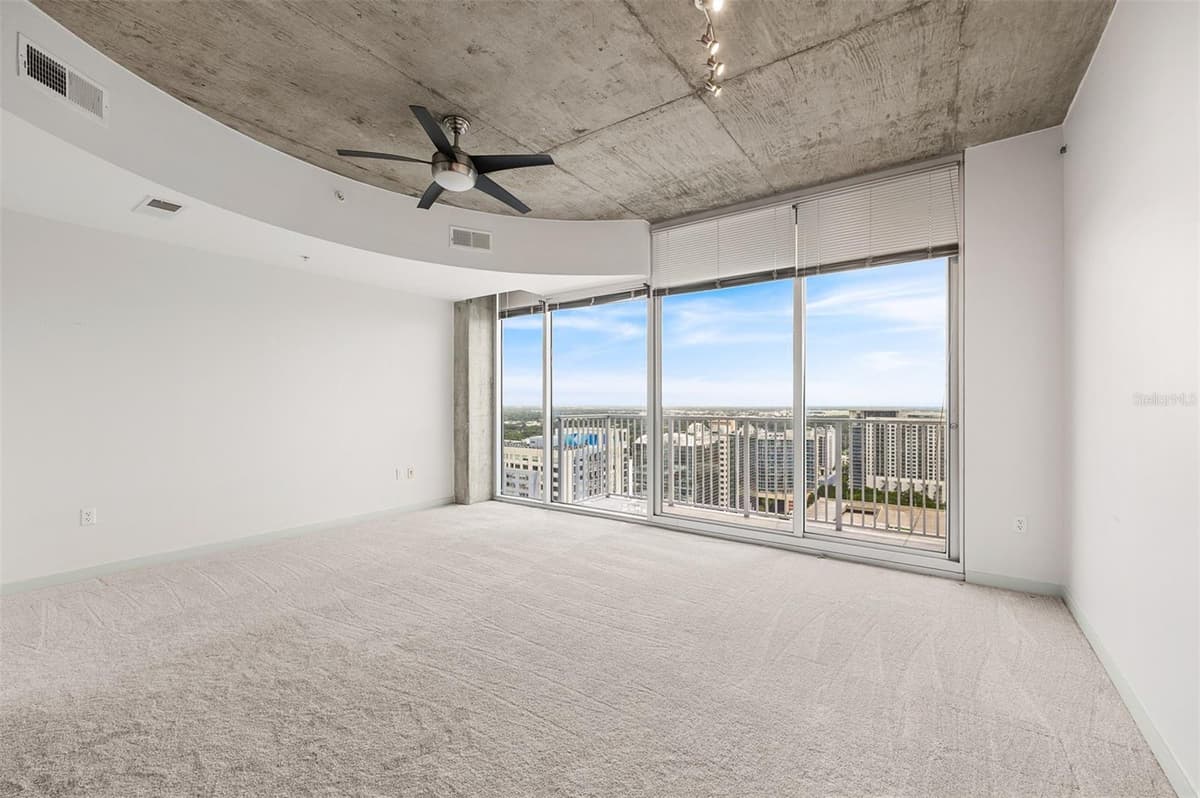 155 COURT AVENUE — photo 10 of 33
