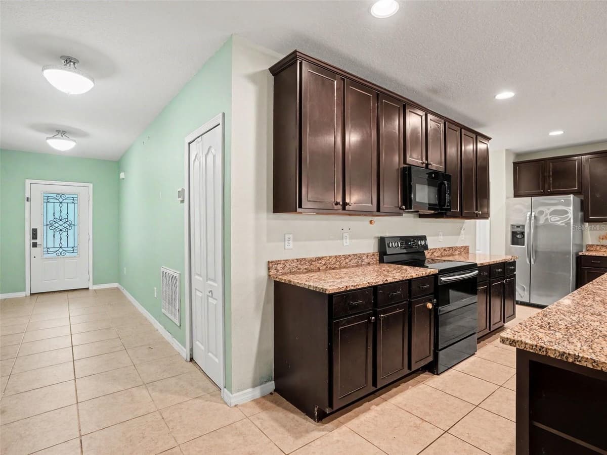 243 MILESTONE DRIVE — photo 4 of 27
