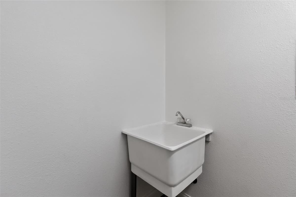 7025 COGNAC DRIVE — photo 29 of 34