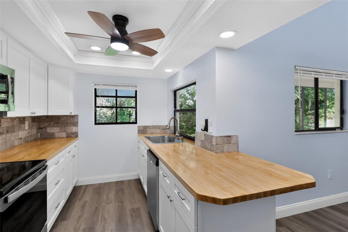 7025 COGNAC DRIVE — photo 10 of 34