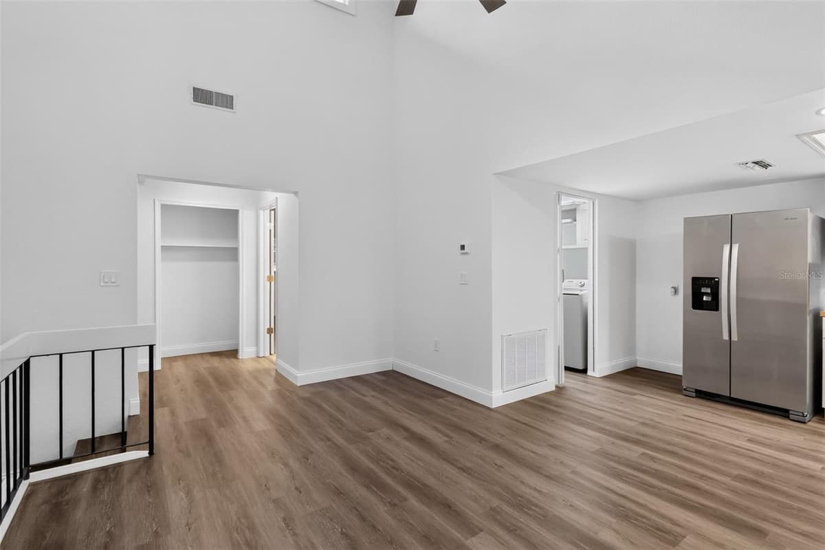 7025 COGNAC DRIVE — photo 13 of 34