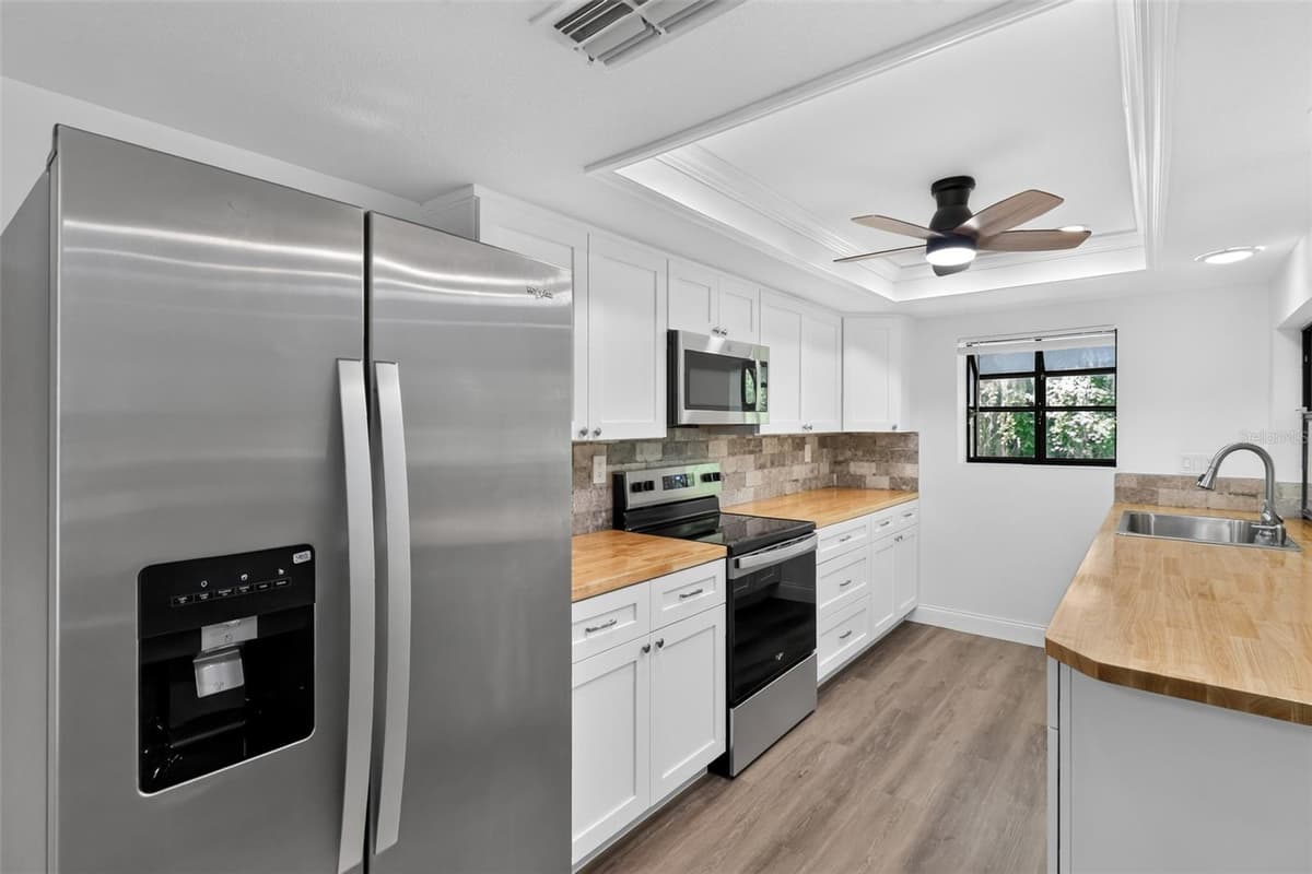 7025 COGNAC DRIVE — photo 6 of 34