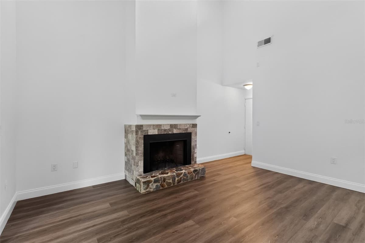 7025 COGNAC DRIVE — photo 16 of 34