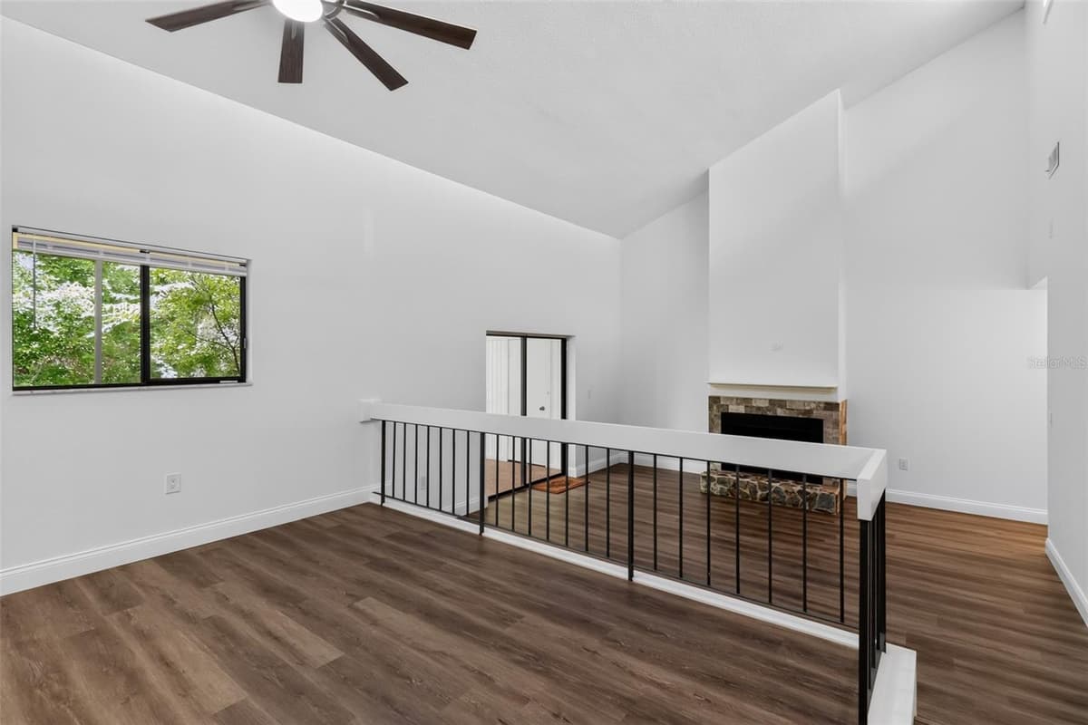 7025 COGNAC DRIVE — photo 7 of 34