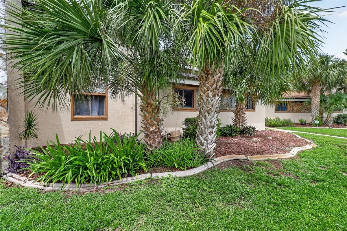 7025 COGNAC DRIVE — photo 4 of 34