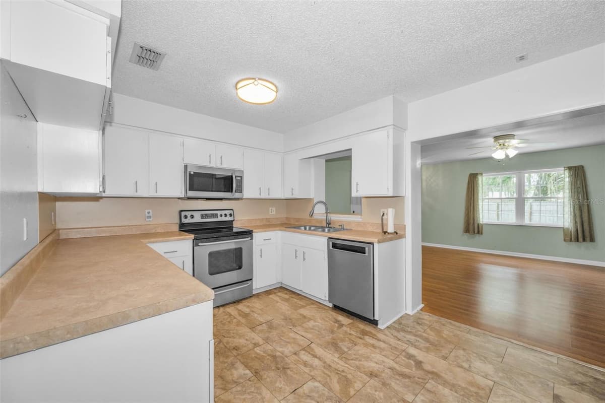 7326 LEHIGH COURT — photo 8 of 45