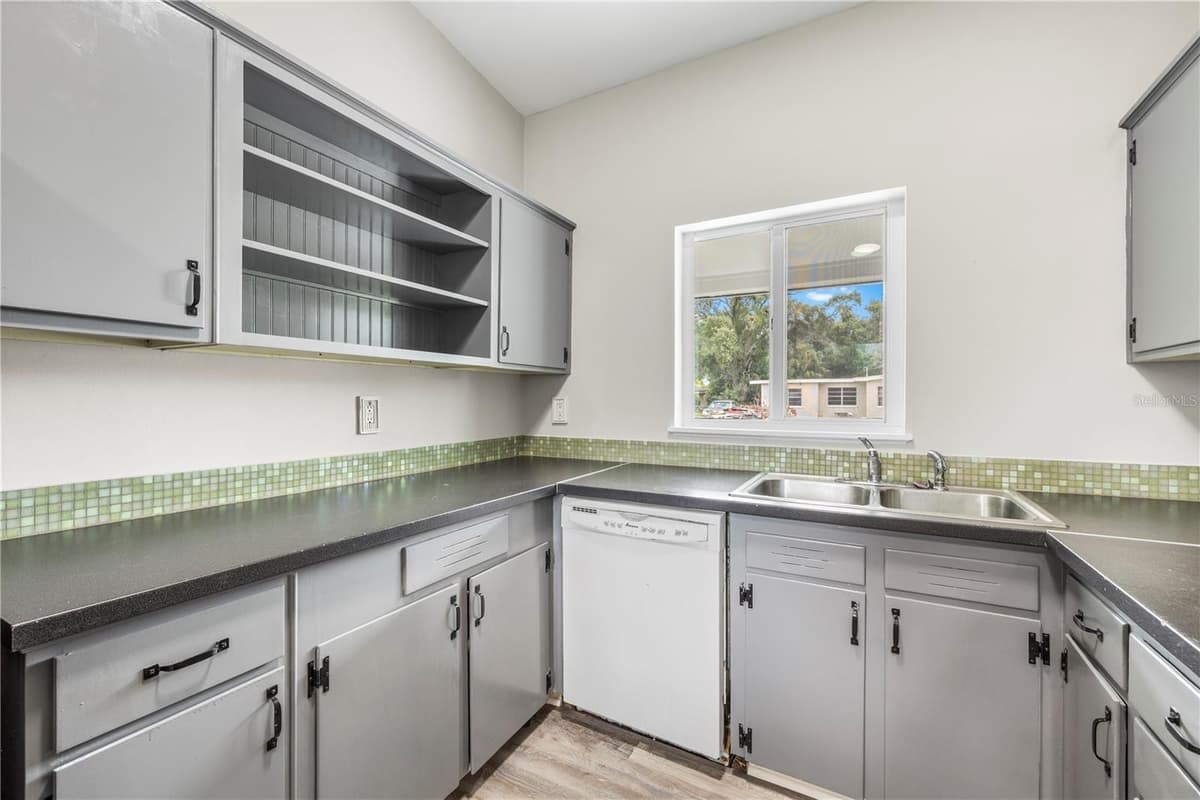 8616 SHIRLEY DRIVE — photo 18 of 34