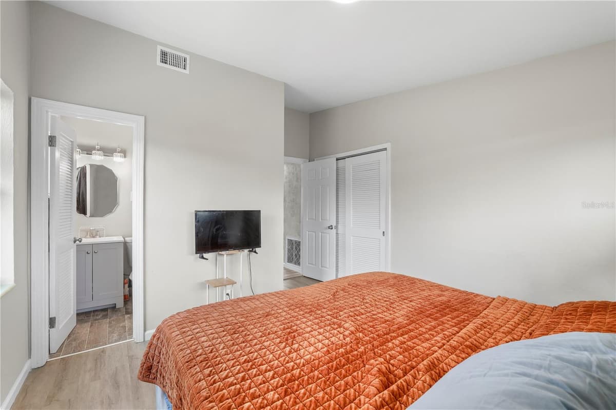 8616 SHIRLEY DRIVE — photo 9 of 34