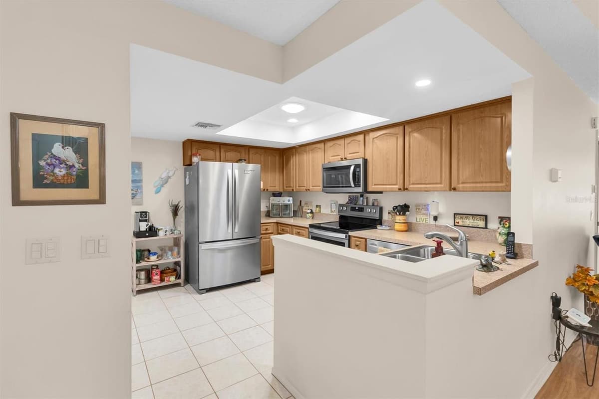 11436 VERSAILLES LANE — photo 5 of 46