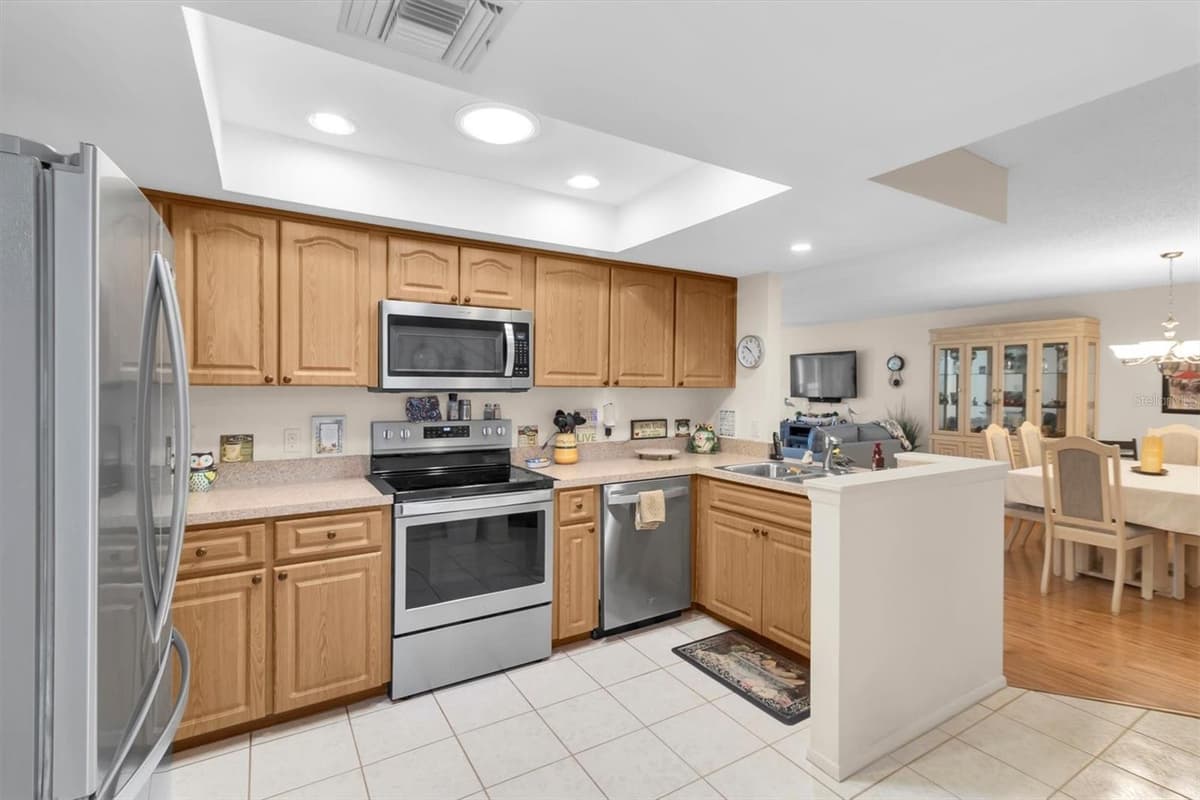 11436 VERSAILLES LANE — photo 4 of 46