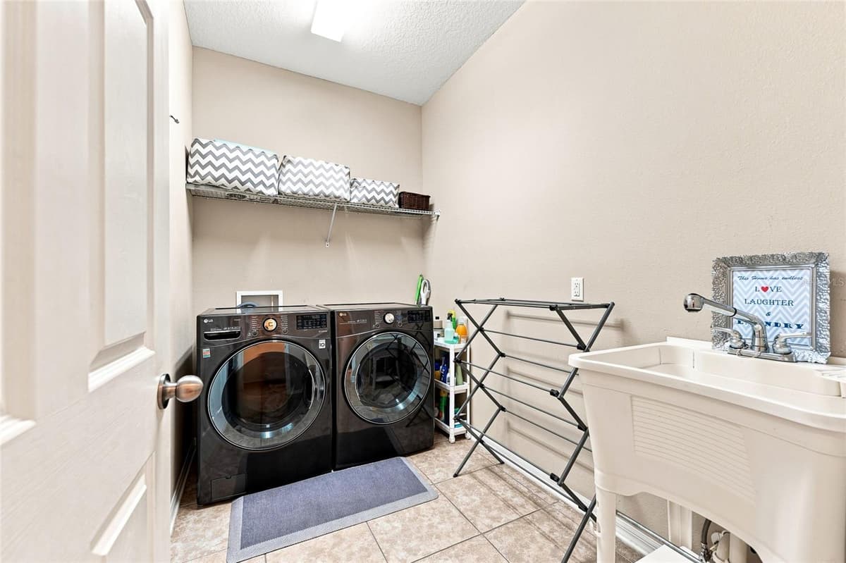 1008 OAKCREST DRIVE — photo 32 of 43