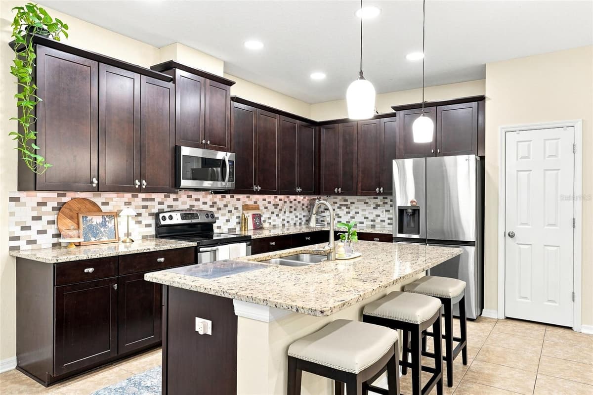 1008 OAKCREST DRIVE — photo 15 of 43