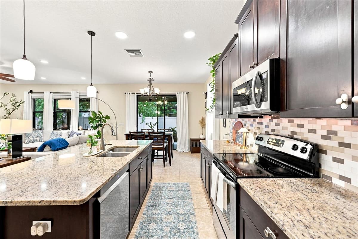 1008 OAKCREST DRIVE — photo 13 of 43