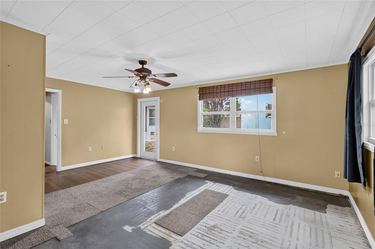 120 E HOFFMAN ST — photo 33 of 62