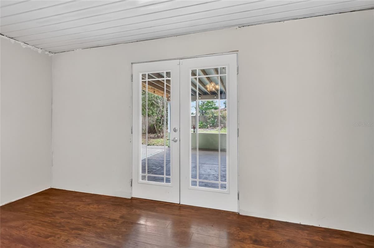 120 E HOFFMAN ST — photo 39 of 62