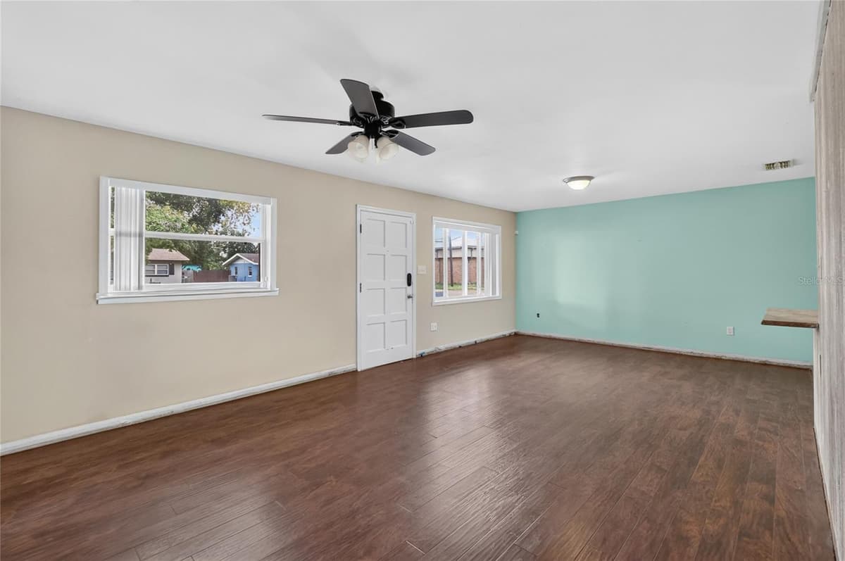 120 E HOFFMAN ST — photo 8 of 62