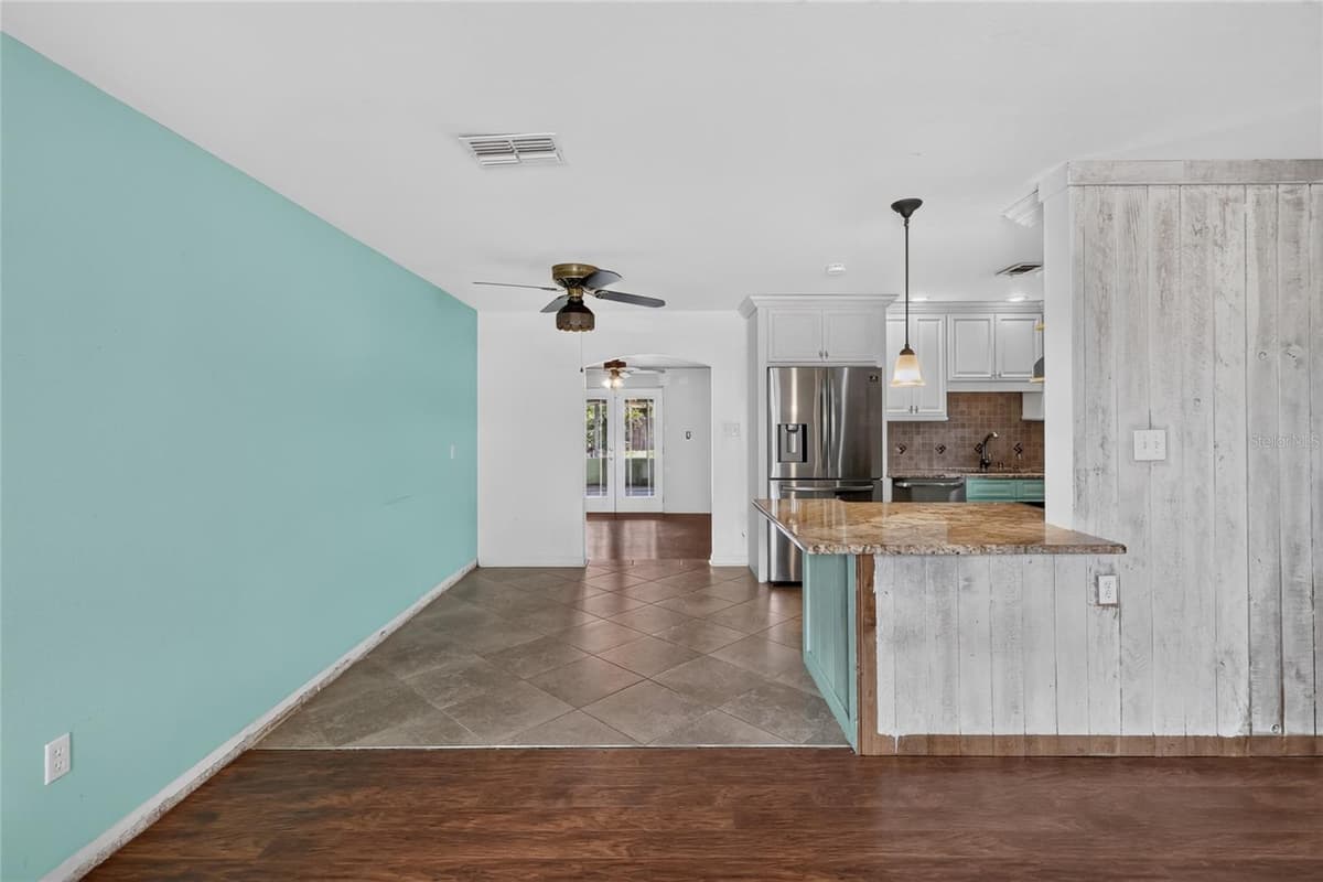 120 E HOFFMAN ST — photo 12 of 62