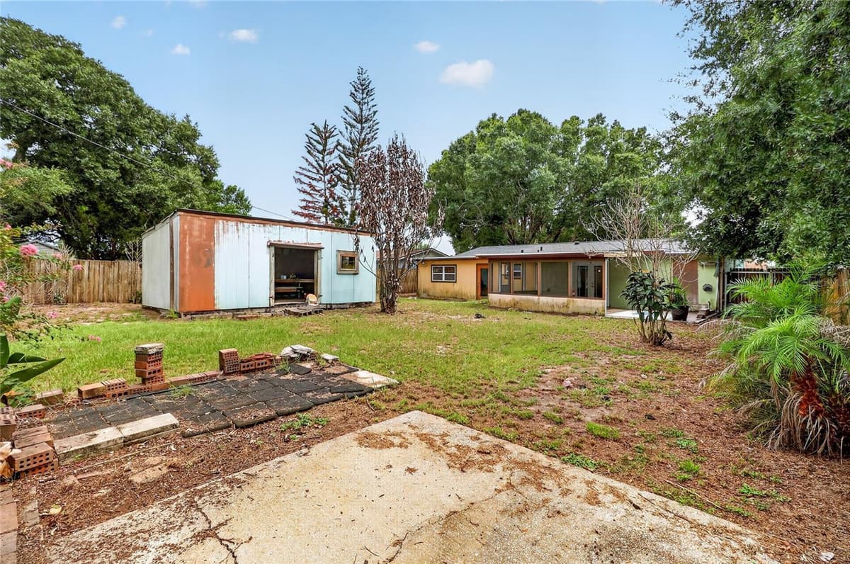 120 E HOFFMAN ST — photo 48 of 62