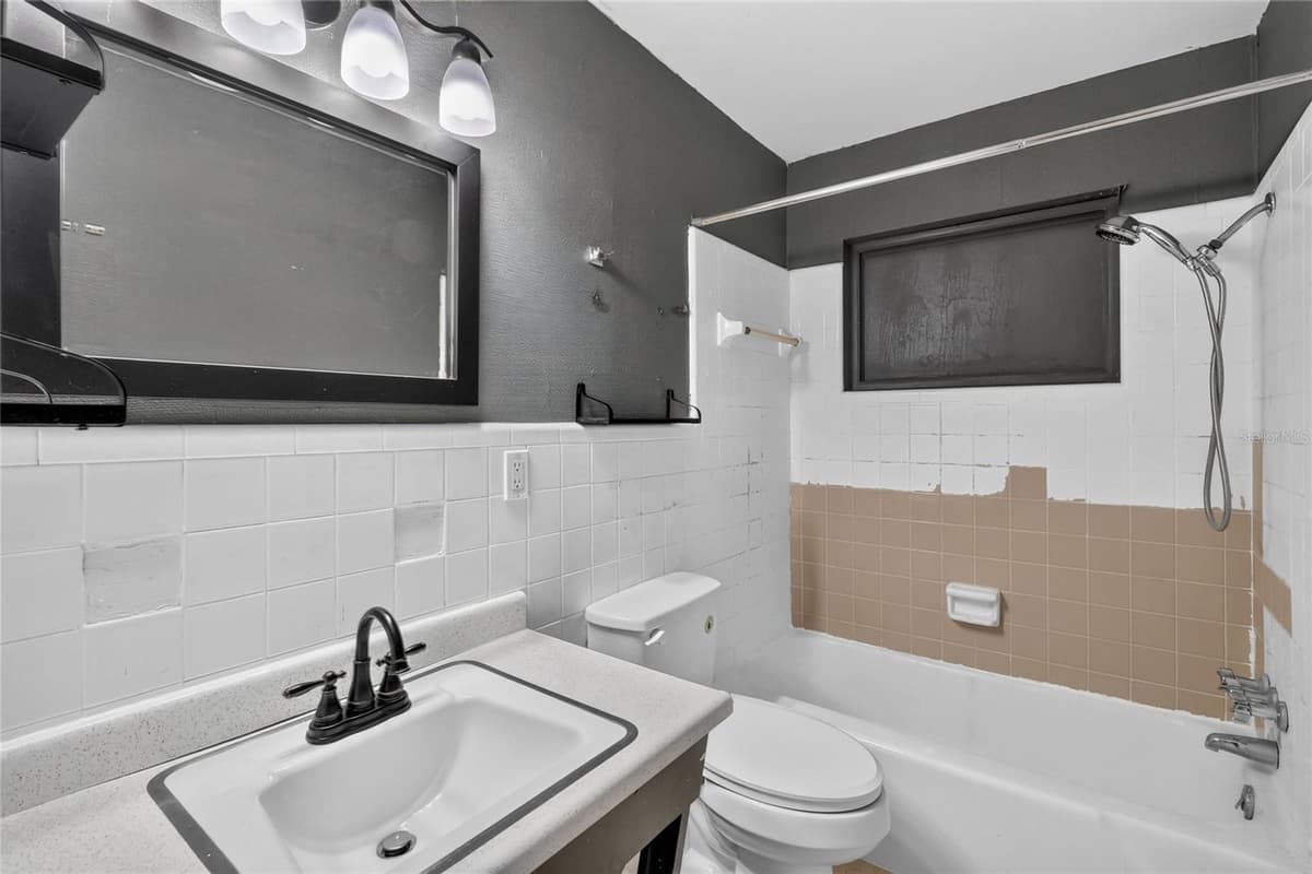 120 E HOFFMAN ST — photo 27 of 62