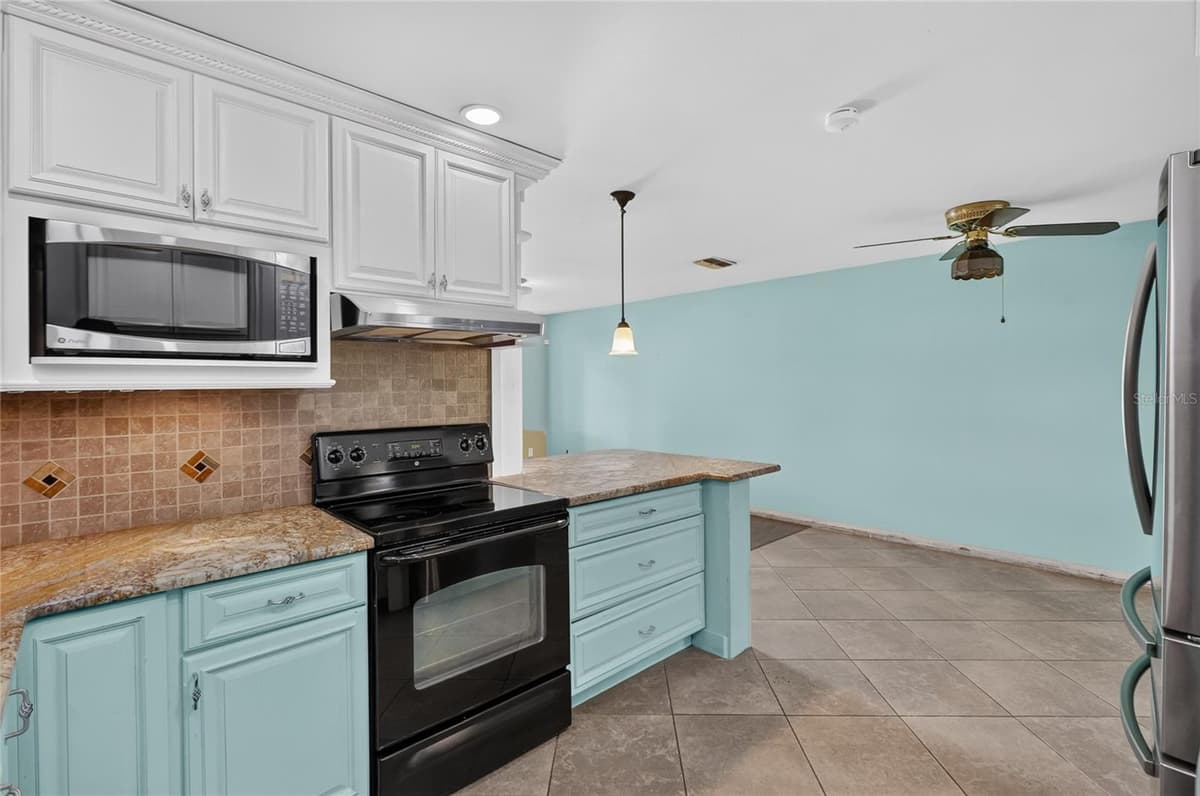 120 E HOFFMAN ST — photo 22 of 62