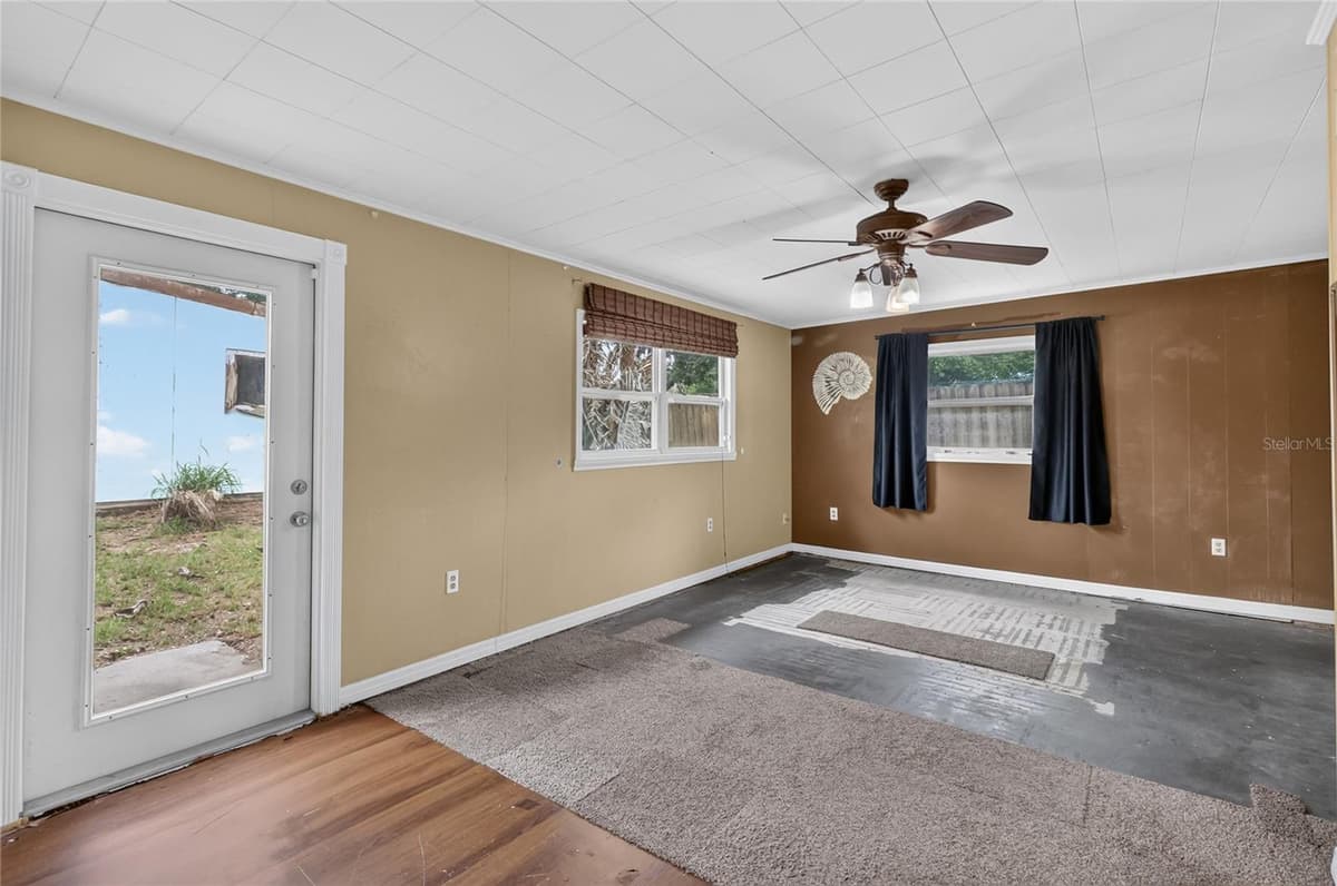 120 E HOFFMAN ST — photo 35 of 62
