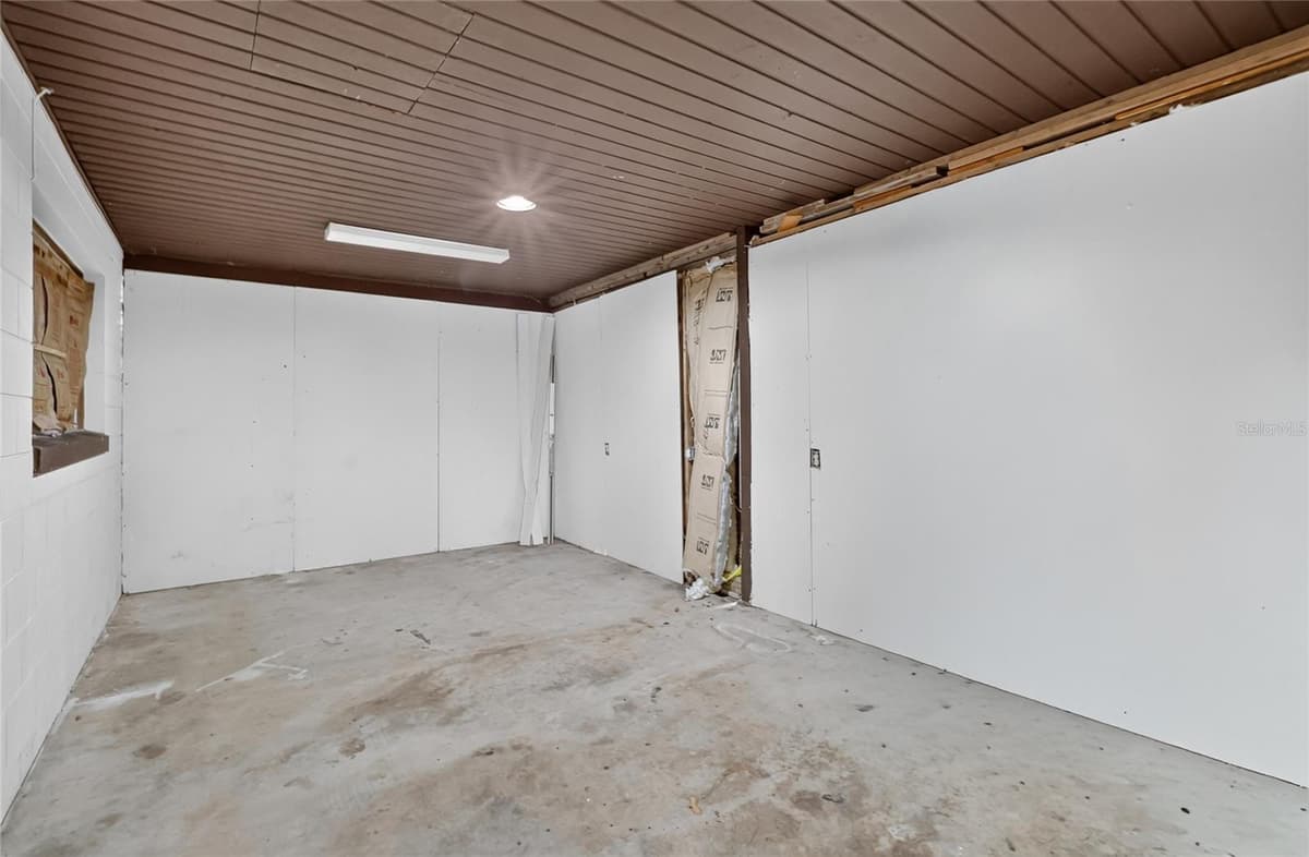 120 E HOFFMAN ST — photo 43 of 62