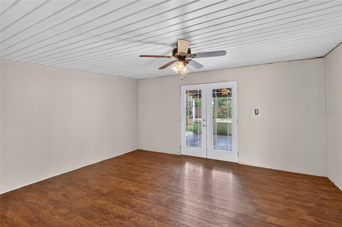 120 E HOFFMAN ST — photo 24 of 62