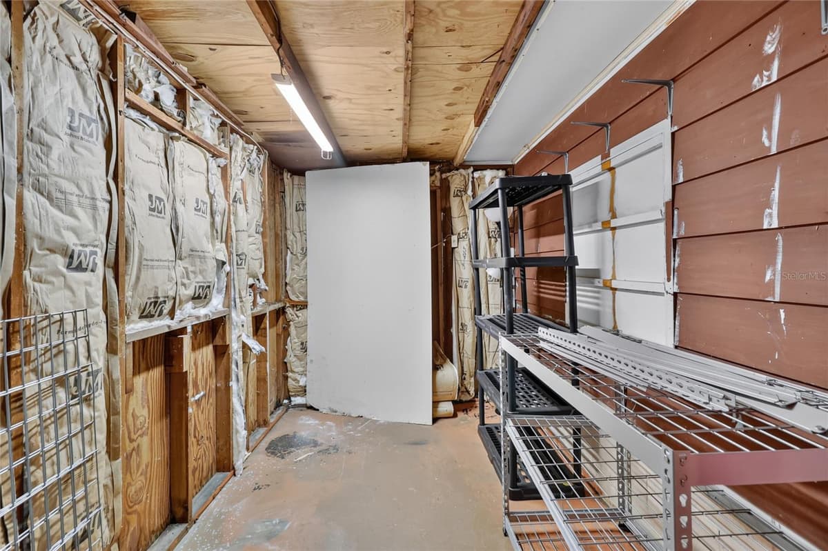 120 E HOFFMAN ST — photo 45 of 62
