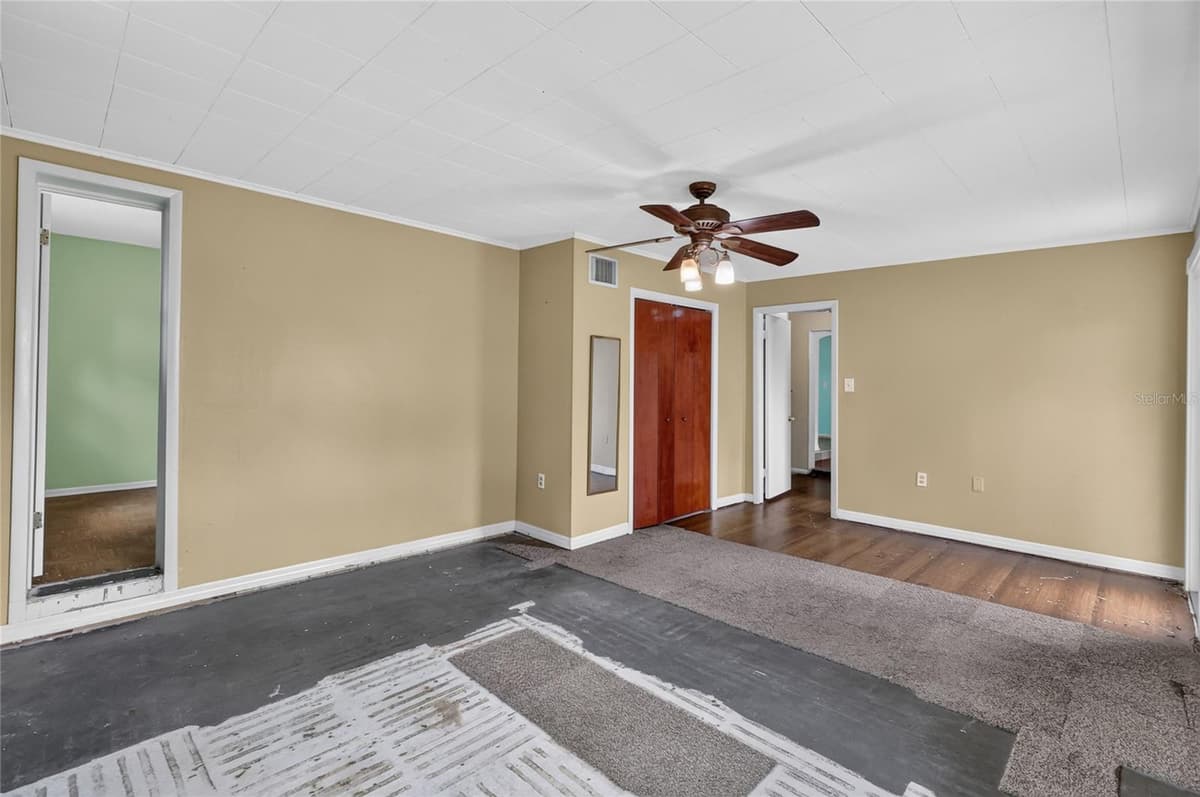 120 E HOFFMAN ST — photo 34 of 62