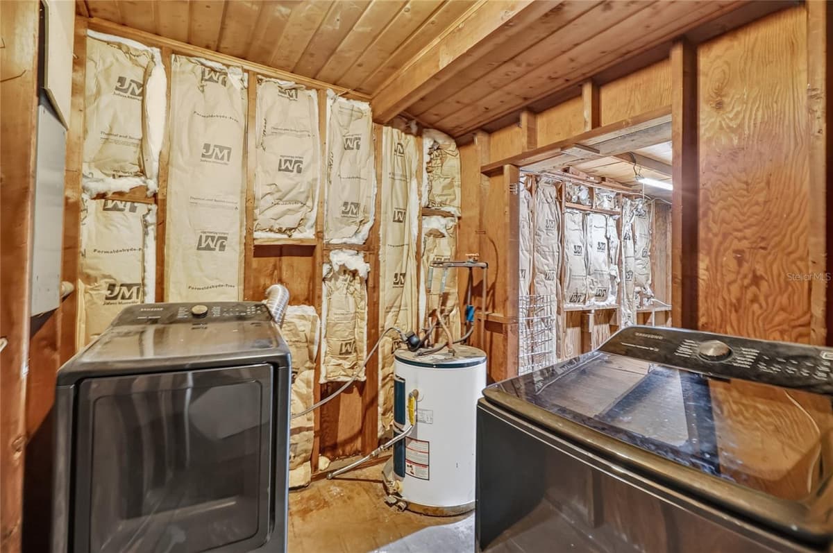 120 E HOFFMAN ST — photo 44 of 62