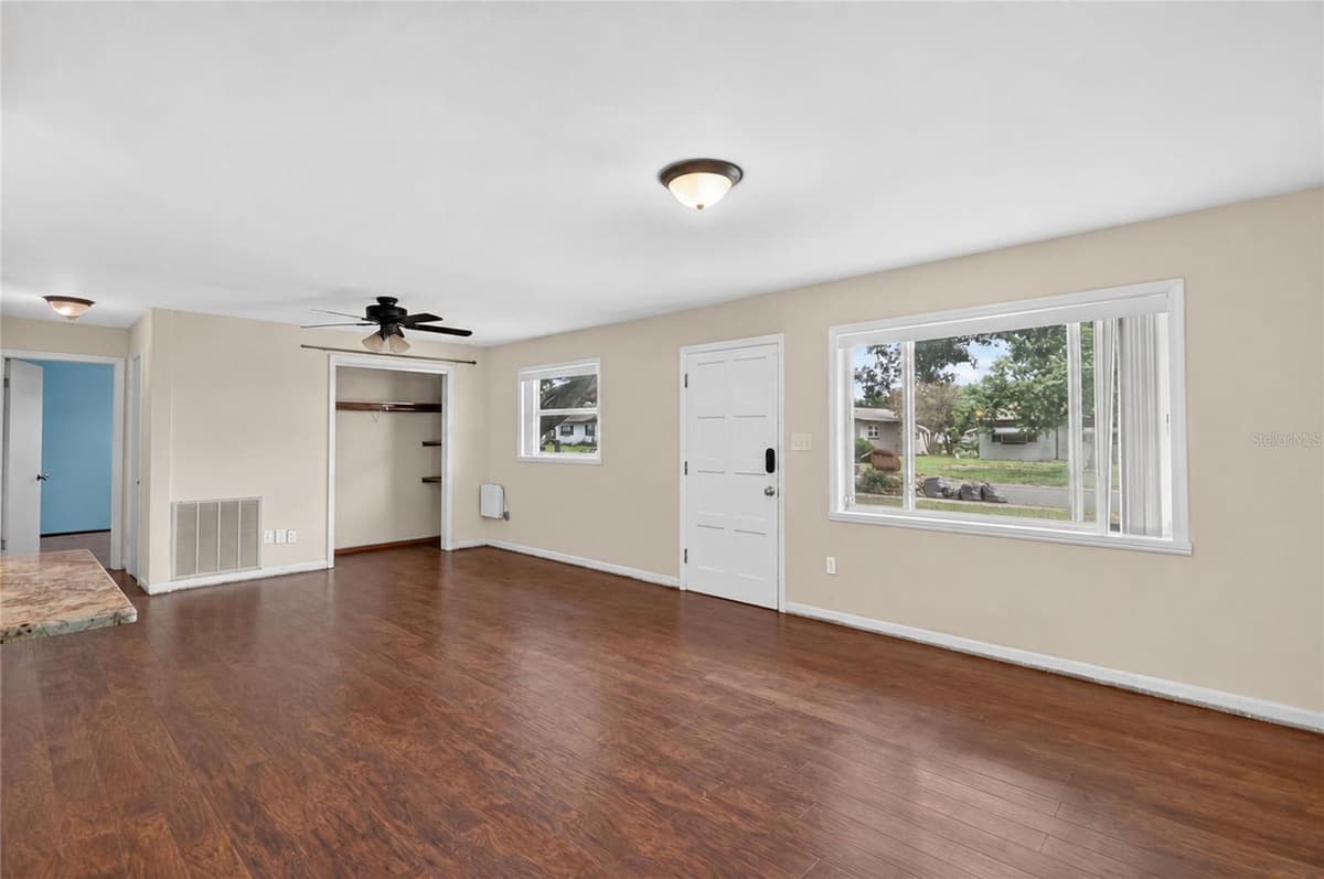 120 E HOFFMAN ST — photo 9 of 62