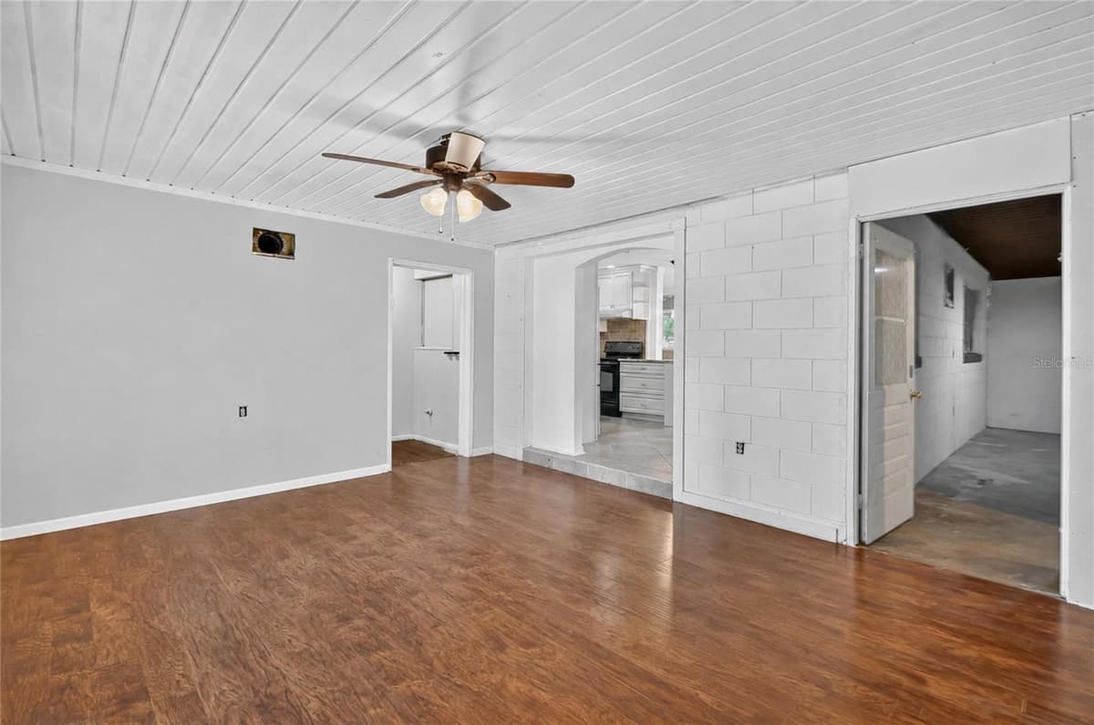 120 E HOFFMAN ST — photo 25 of 62