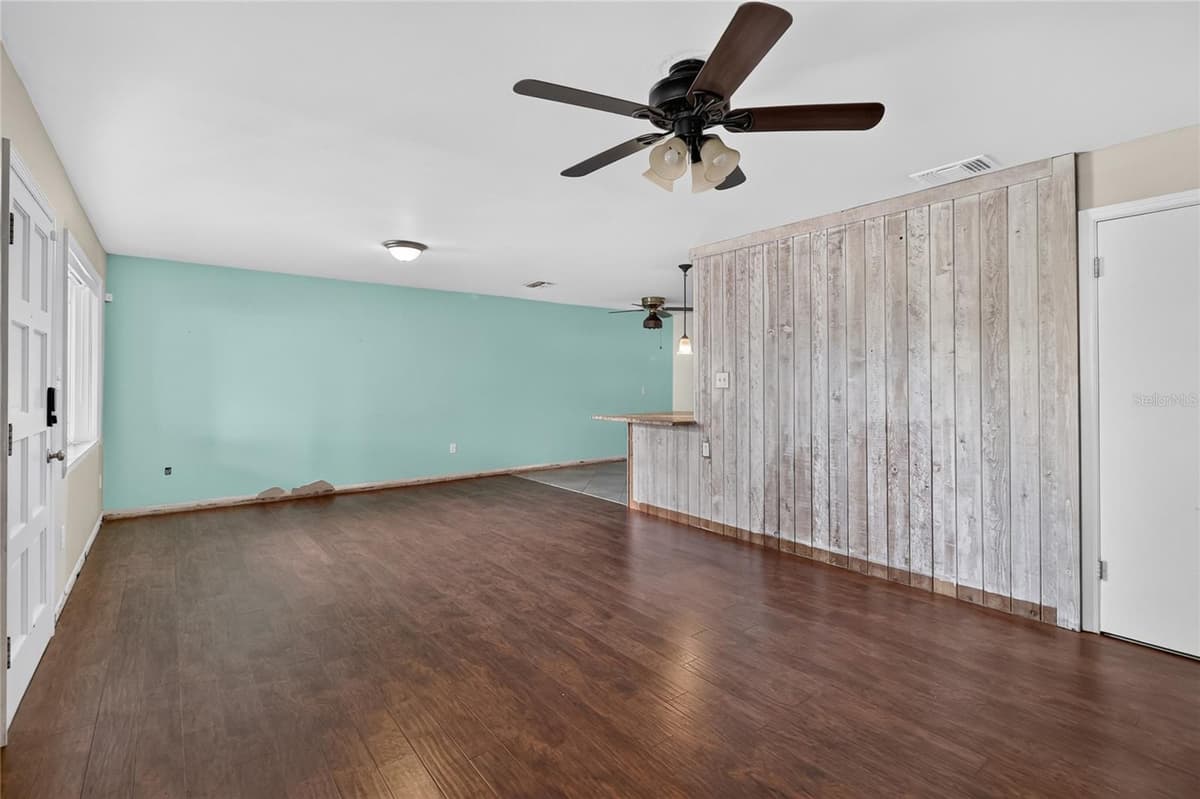 120 E HOFFMAN ST — photo 10 of 62