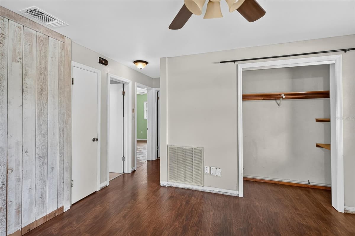 120 E HOFFMAN ST — photo 26 of 62
