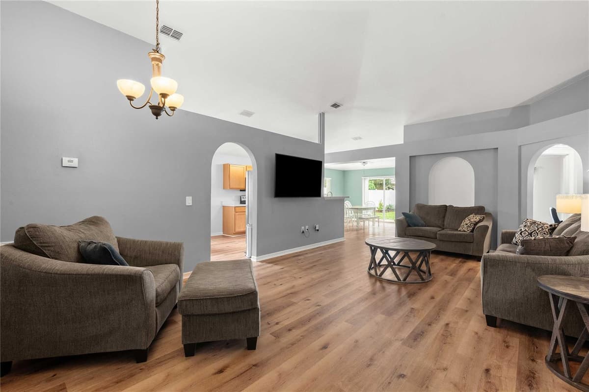 14423 FINSBURY DRIVE — photo 5 of 36